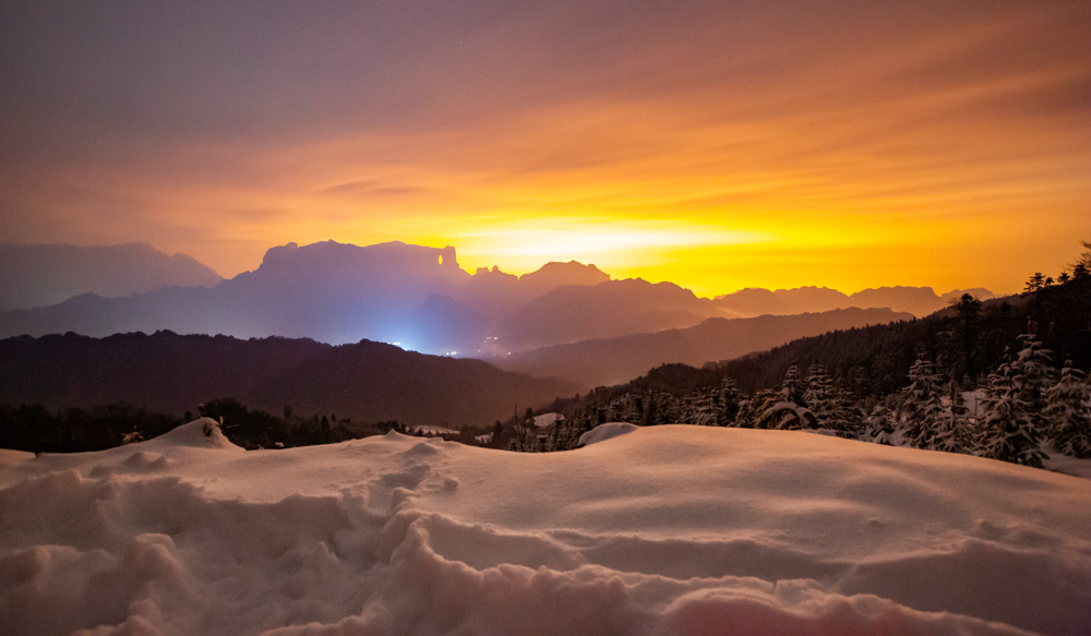 雪光山色