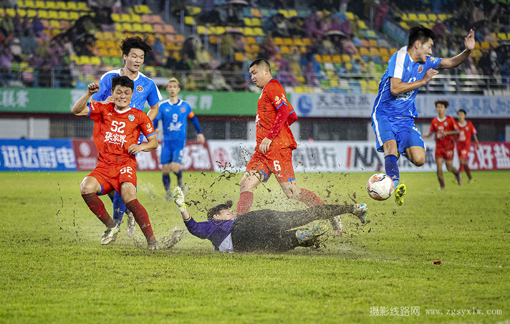 《张家界的门将》