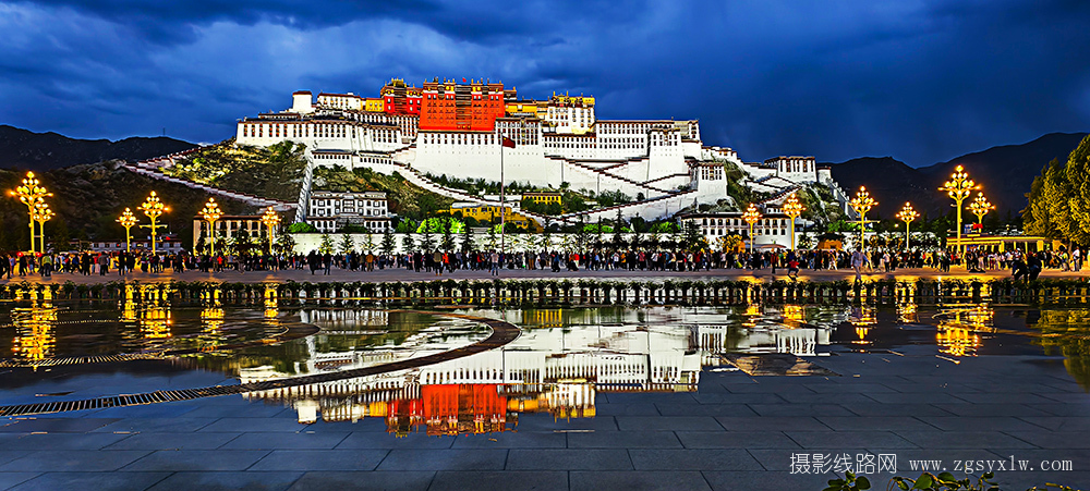 《金碧辉煌的布达拉宫》