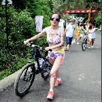 美女彩骑