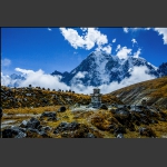 尼泊尔喜马拉雅山下登山英雄们的塔葬林！