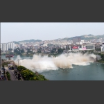 爆破中的澧水大桥