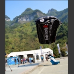 危险的降落--没站稳摔个跟头