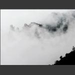 雾罩青山