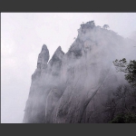 雾绕山峰