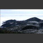 远处的天门山寺