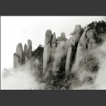 雾增山色