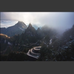 云绕盘山路