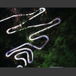 玉带飘在仙山上