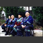 开心的苗家老太婆