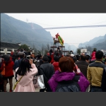 矮寨大桥下的节日