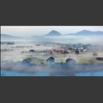 山村晨景