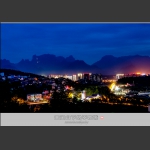 天门山下的不夜城