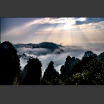 雨后放晴的黄石寨