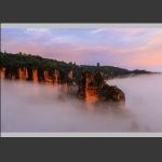 彩霞映红天子山