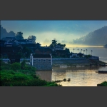 晨雾中的三门塘