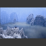 《峰林披雪》