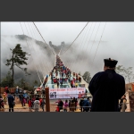 走近玻璃桥的神秘客人