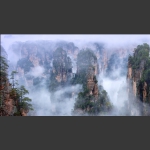 云雾绕奇峰