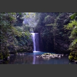 山间瀑布