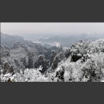 雪漫群峰