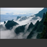 天门山晨雾