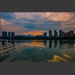 渔舟驶过漾水波
