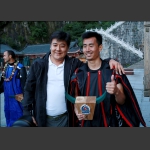 与组织者合影