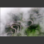 云雾中的通天路