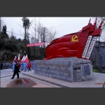 张家界市中旅组织的数百名户外爱好者重走长征路(1)