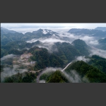 穿山而过的武陵山大道