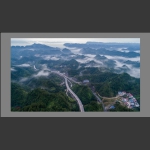 穿越在山峦之间的武陵大道