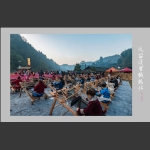 牧笛溪里织锦忙