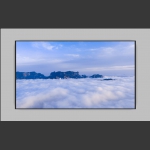 屹立在云海之上的天门山