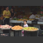我给妈妈看果摊