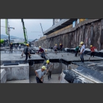 忙碌的施工者们