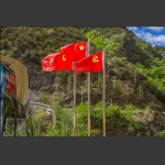 五星红旗在高原上飘扬