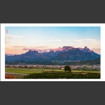 夕阳西下染天门