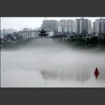 雾漫河岸