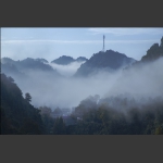 雾锁山村