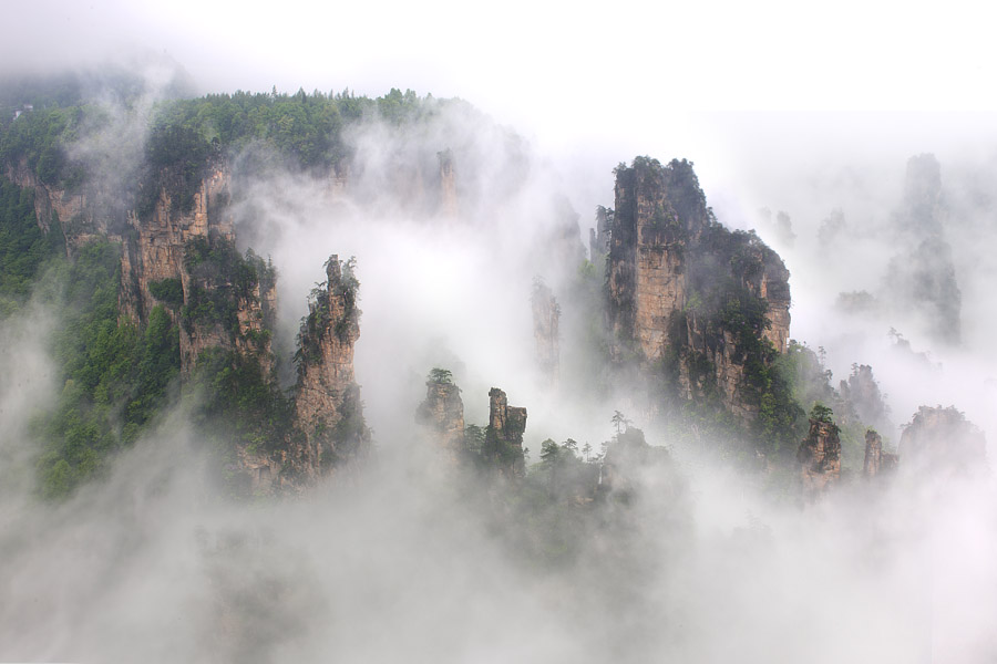 雾缭天子山