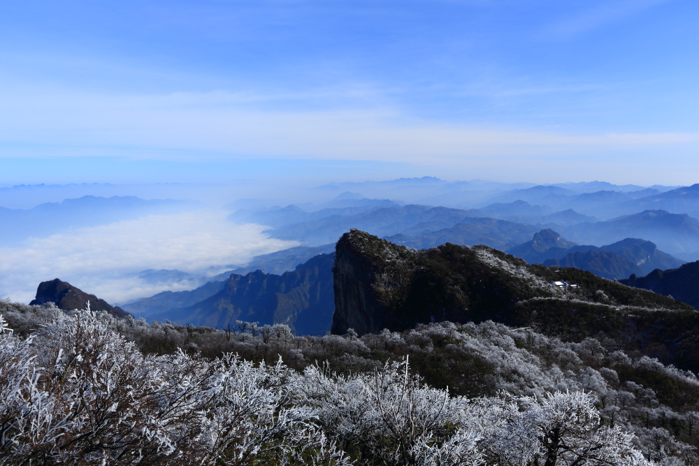 天门山雪韵