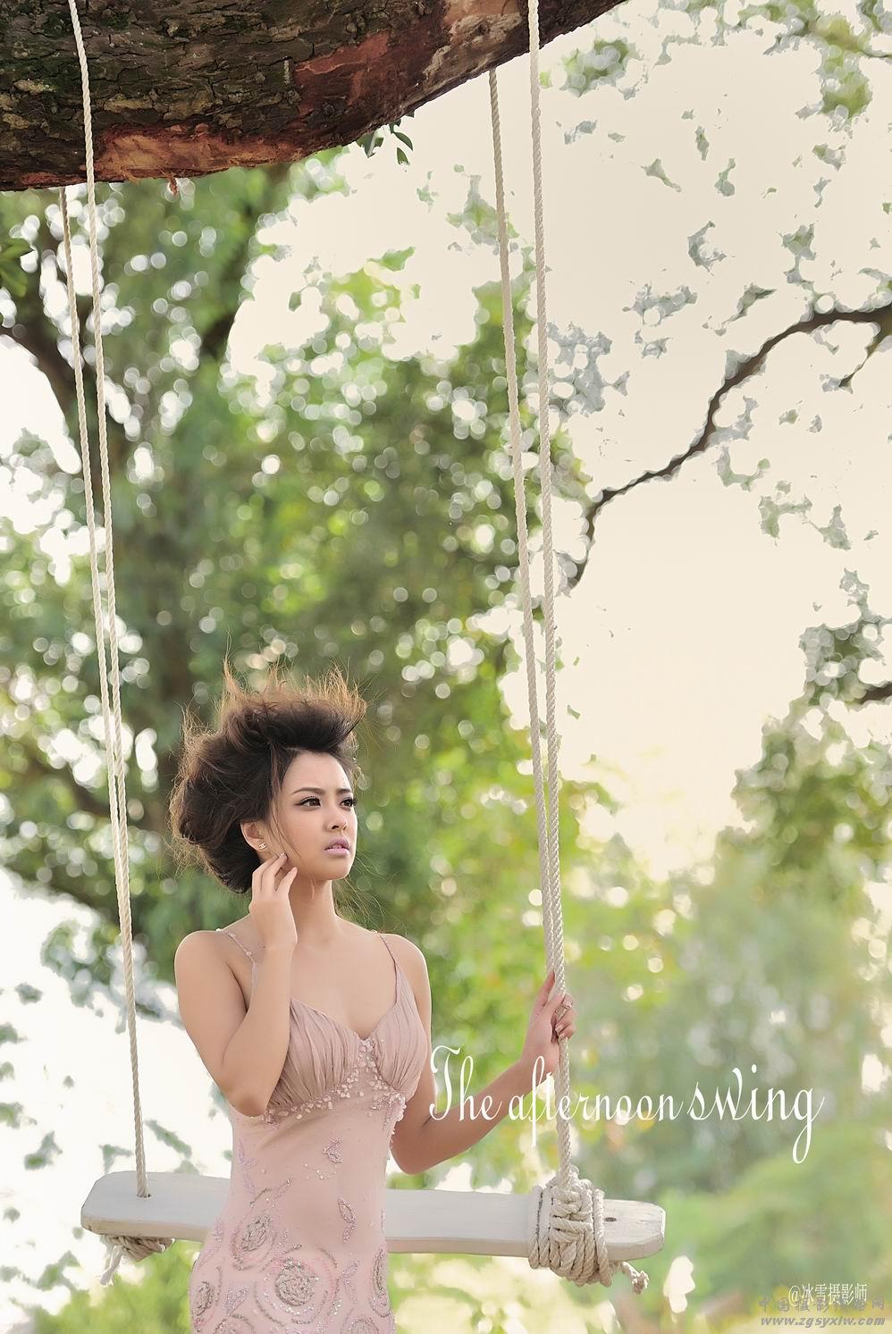 《午后的秋千》