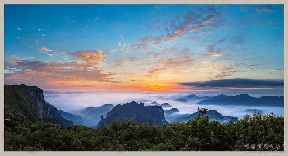 天门日出
