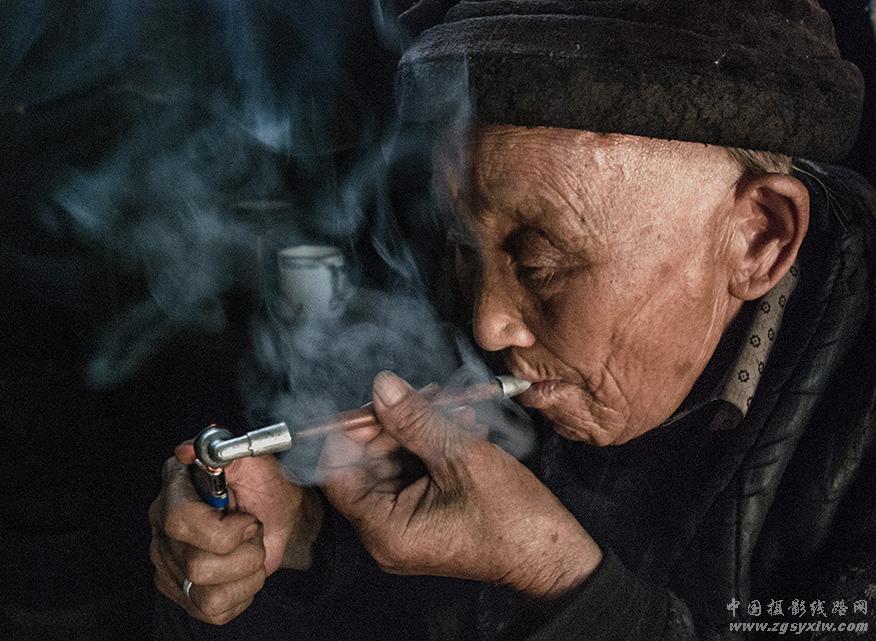 岁暮如烟