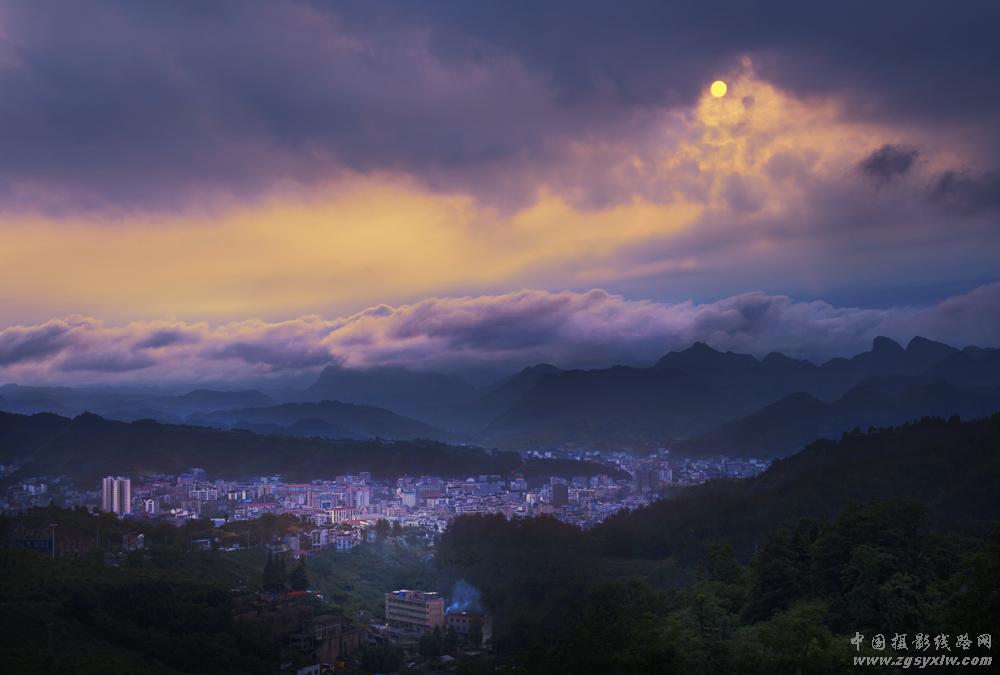 山城黄昏