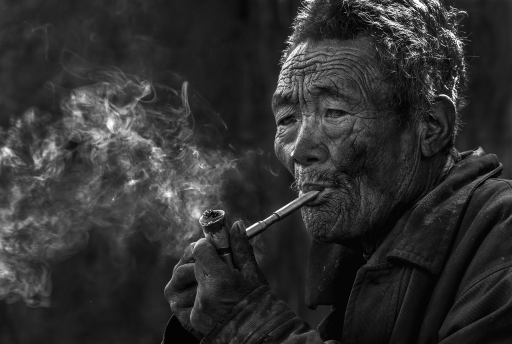 凉山印象--彝族老人
