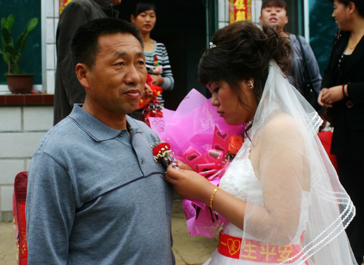 “给爸戴一朵”