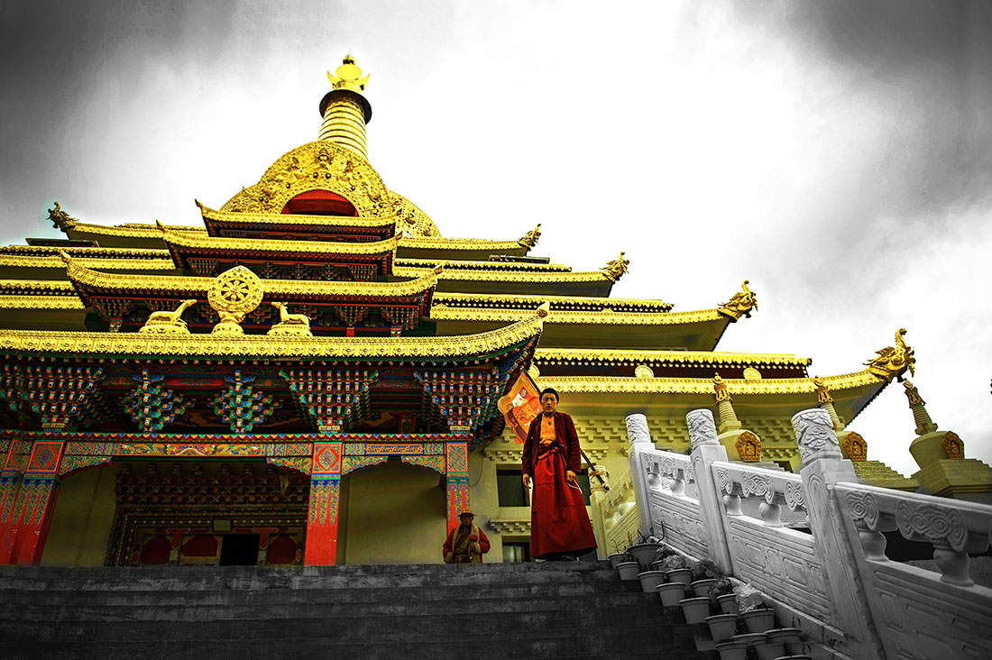 色达洞口寺