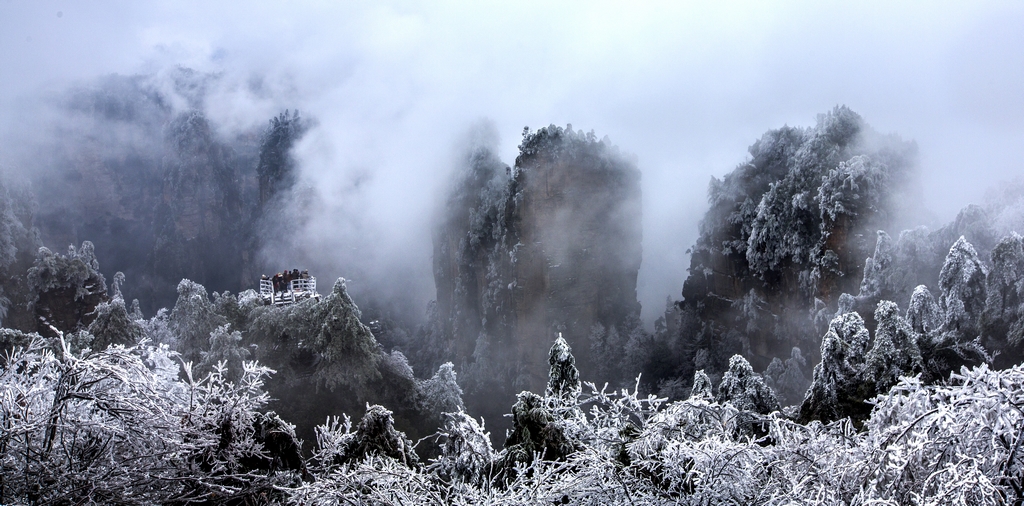 黄石寨观春雪